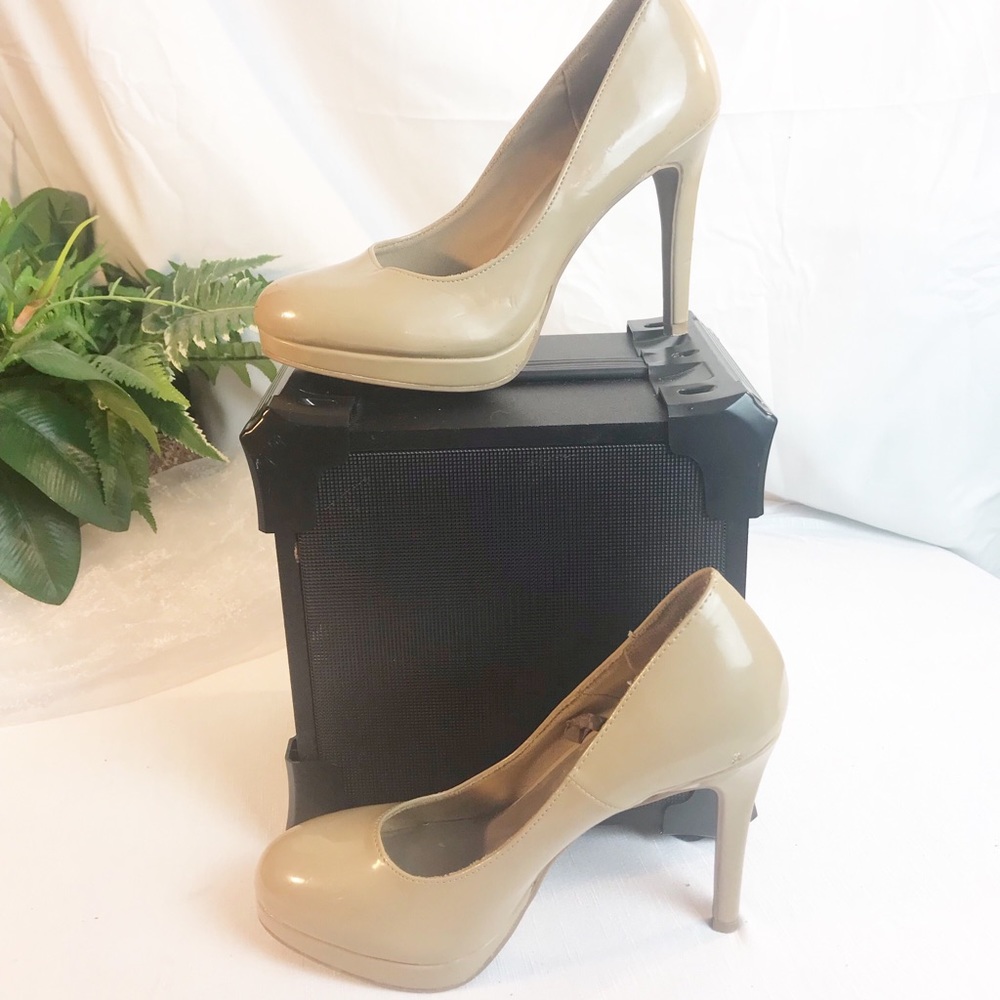 Fiona women’s heels platform beige size 7 1/2